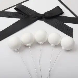5 Pcs White velvet faux Ball set (2.5 cm diameter)